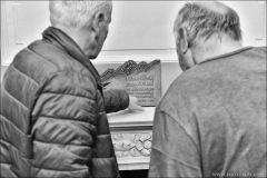 Účastníci expedice Everest 1984 připravují bronzovou plaketu nedávno zesnulého Františka Keleho, která bude umístěna na symbolickém cintoríně na Popradském plese.